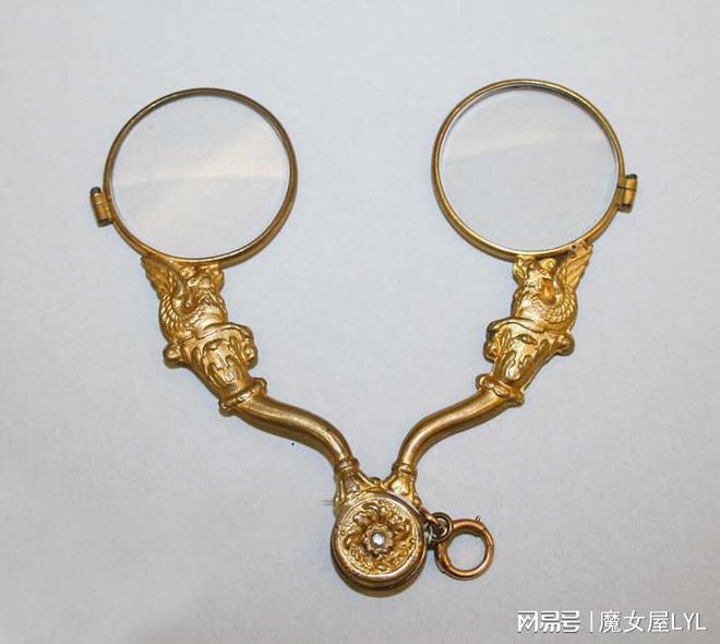 上世纪西方时髦女士必备的长柄眼镜——lorgnette(图1)