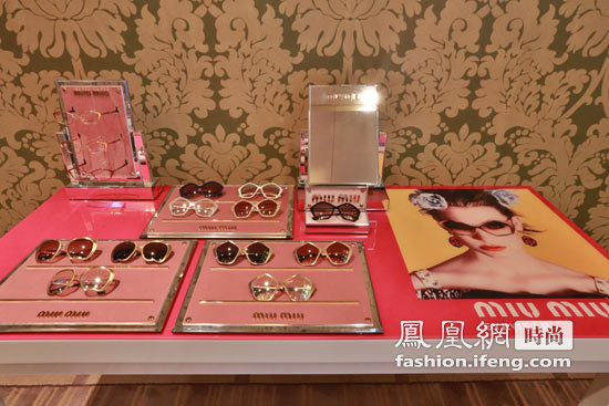 Prada  Miu Miu2012眼镜新品(图1)