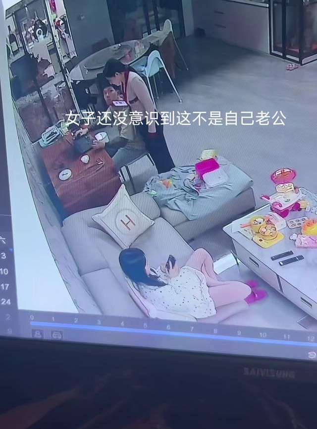 女子把老公的哥哥认成老公现场一度尴尬嫂子：还好没亲下去(图1)