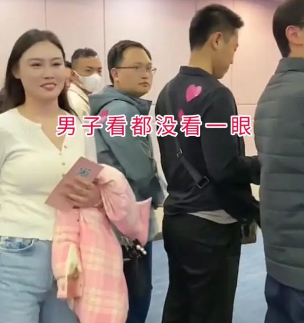 广州相亲大会最漂亮女子相中了最“丑”的网友：大叔吃香(图4)