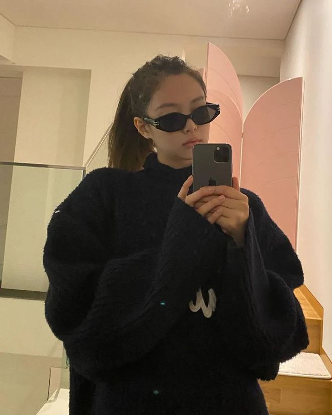 本季Balenciaga、GM等品牌中被造型师们视为先锋的 15 款墨镜(图4)