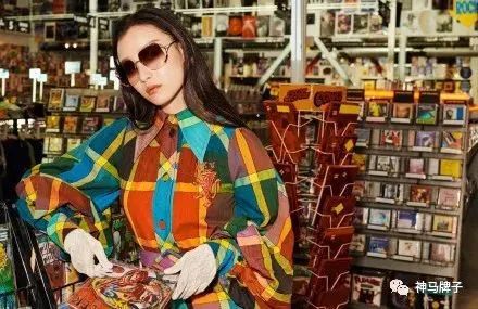 Chanel配珍珠、Gucci加镜链、Ray-Ban经典升级…戴好这10个品牌的墨镜迎接夏天(图1)