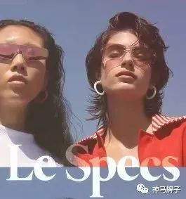 Chanel配珍珠、Gucci加镜链、Ray-Ban经典升级…戴好这10个品牌的墨镜迎接夏天(图45)