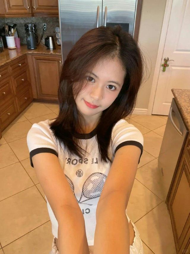 原来她们的女儿都这么大了果然大美女的女儿都是小美女！im电竞网址(图29)